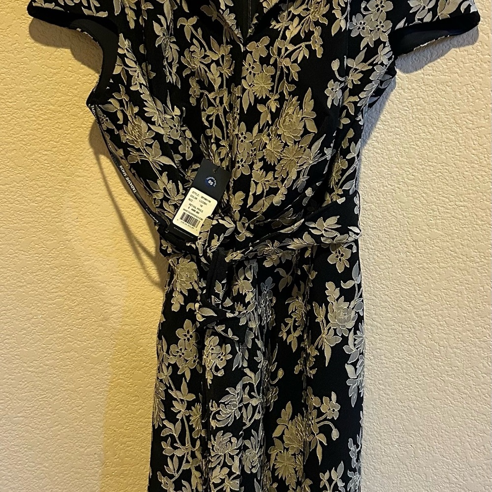 Tadashi Shoji Black and Cream Dress with Flutter Sleeves